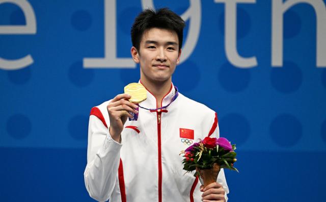 皇冠体育投注-李诗沣击败石宇奇亚运男单夺冠 期待巴黎冲金