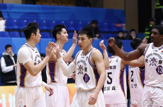 皇冠体育官网-6战4负沦为混子球队！CBA少帅下课倒计时，战术单一还引发内讧|北控男篮|张庆鹏|浙江男篮|天津男篮|男篮_新浪体育_新浪新闻