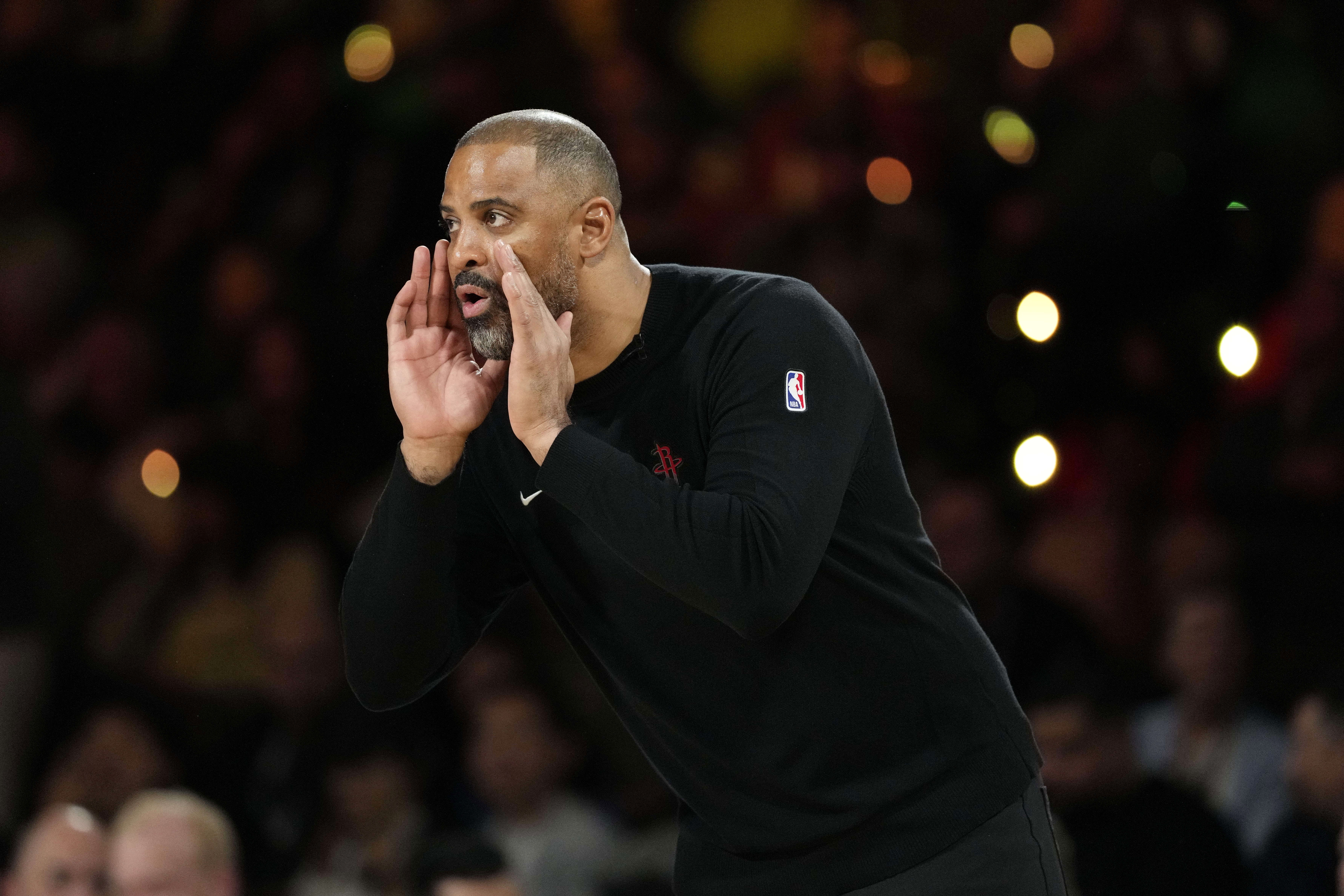 皇冠体育投注-乌度卡：我们很多时候就是站在原地 既不抢篮板也不及时回防