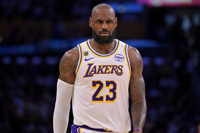 皇冠体育投注-贬低乔丹,被美媒多位名记怒喷,NBA历史谁才是最强球星?|克里斯·保罗|皮蓬|詹姆斯|总决赛|乔丹-克拉克森_新浪体育_新浪新闻